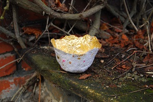 Papierschale handgeschöpftes Papier grau mit gold Durchmesser 10cm Höhe 8cm Preis: 12 €